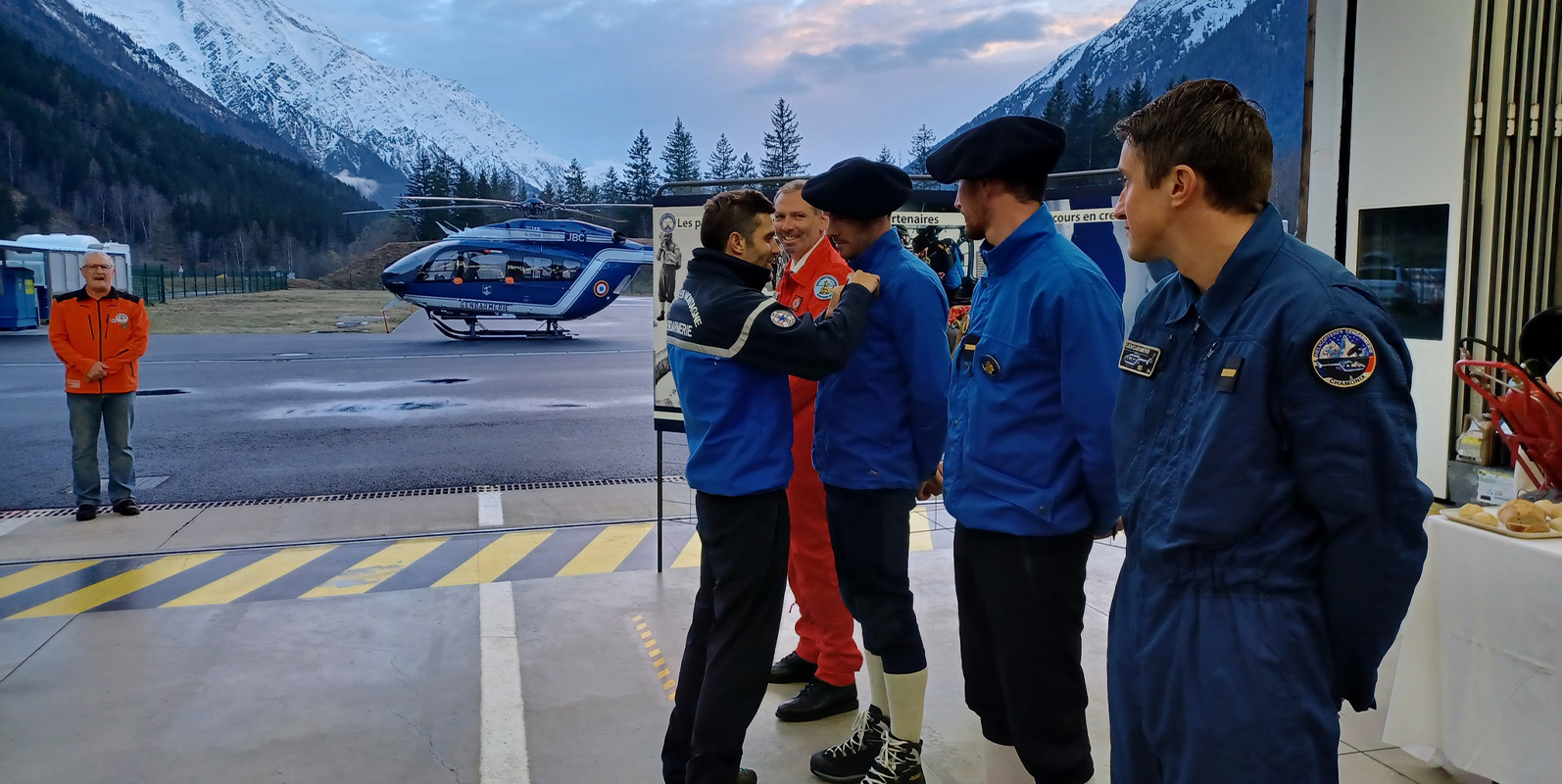 Remise de la médaille du secours en montagne de le promotion 2023 des acteurs du massif du Mont-Blanc
