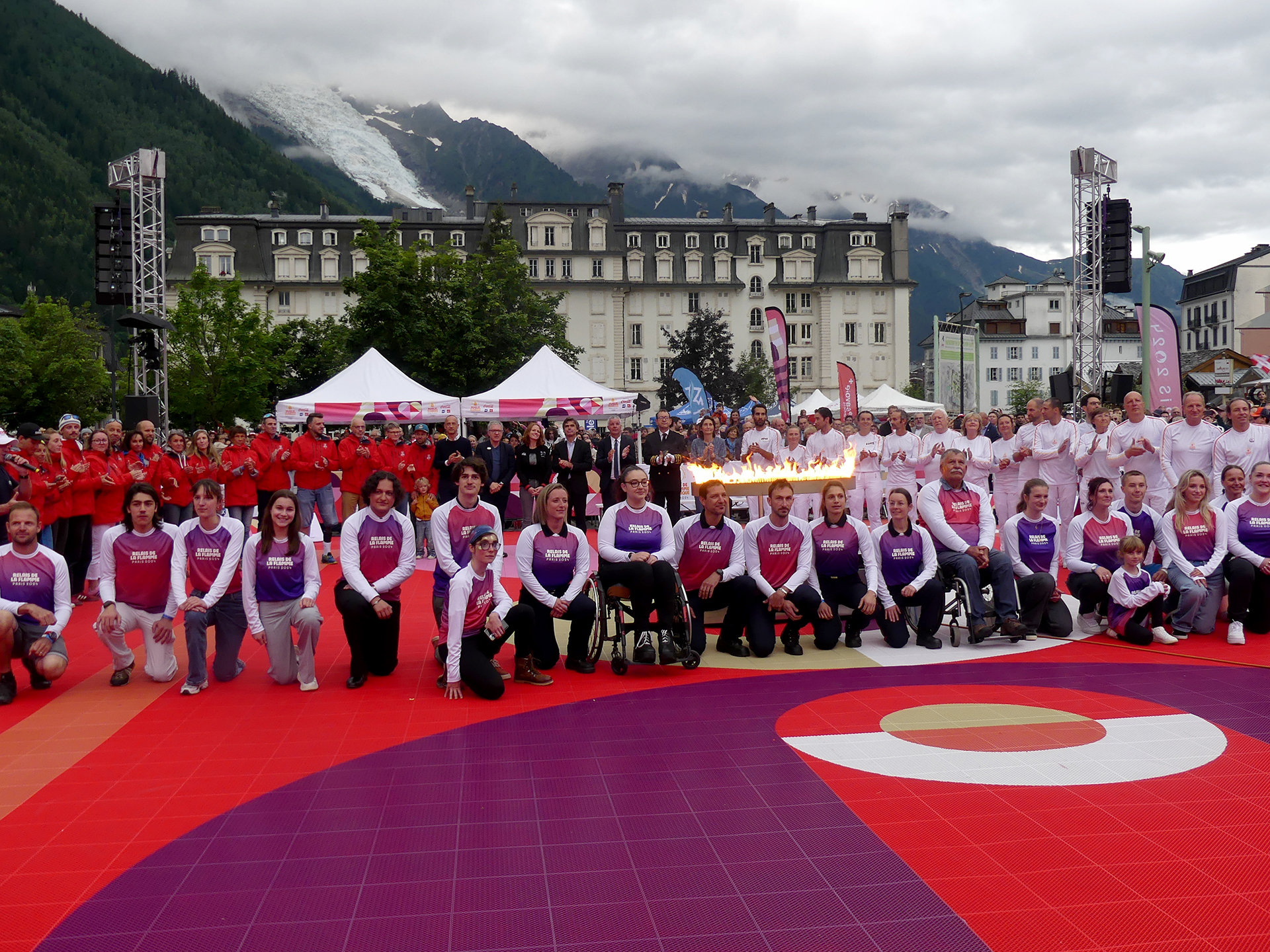 Relais de la Flamme Olympique Paris 2024 à Chamonix-Mont-Blanc pour la Journée Olympique